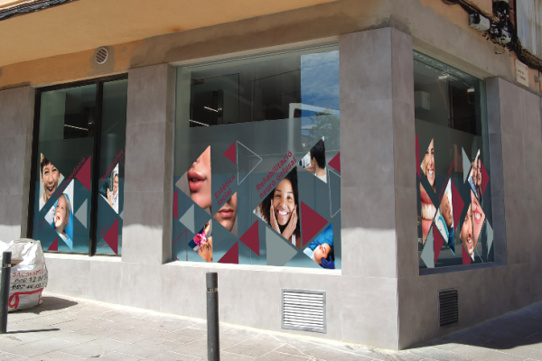 Institut Implantològic Sant Andreu - vinilado